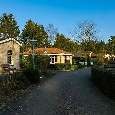 Ruim Met Mooie Tuin Op De Veluwe Putten
