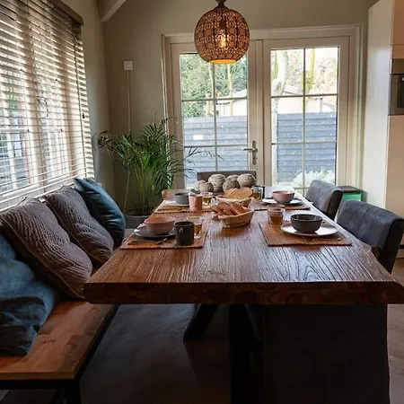 Holiday home Ruim Met Open Haard & Tuin - Putten, Veluwe Putten