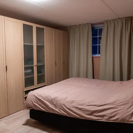 Ruim Met Mooie Tuin Op De Veluwe Putten