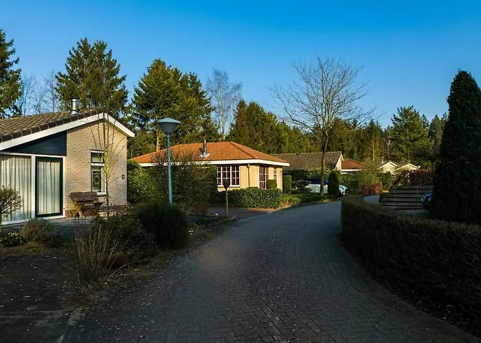 Ruim Met Mooie Tuin Op De Veluwe 푸텐